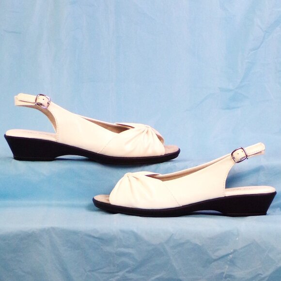EASY STREET size 9.5M white low-heel slingback open-toe pumps all synth. mat. - Picture 1 of 15